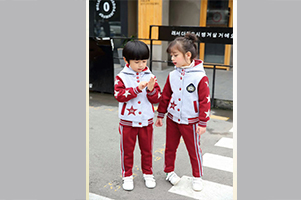 郑州校服定做��h��